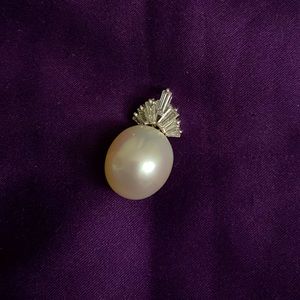 Beautiful Pearl and Diamond Pendant